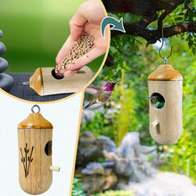 Laden Sie das Bild in den Galerie-Viewer, Hölzernes Kolibri-Haus - Geschenk für Naturliebhaber