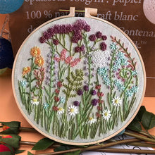 Laden Sie das Bild in den Galerie-Viewer, Stickrahmen-Blumen-Kit für Anfänger