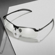 Laden Sie das Bild in den Galerie-Viewer, Klugeule Automatische Verfärbung Polarisierende Brille