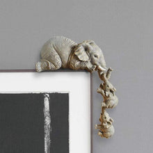Laden Sie das Bild in den Galerie-Viewer, Elefant mütterliche Liebe Skulptur