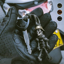 Laden Sie das Bild in den Galerie-Viewer, Skelett Soldat Paracord Schlüsselanhänger