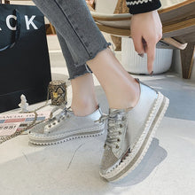 Laden Sie das Bild in den Galerie-Viewer, SNEAKERS AUS DIAMOND SILVER LEDER
