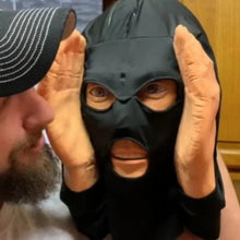 Laden Sie das Bild in den Galerie-Viewer, Gruselige Peeper-Kriechpflanze