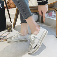 Laden Sie das Bild in den Galerie-Viewer, SNEAKERS AUS DIAMOND SILVER LEDER