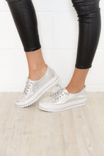 Laden Sie das Bild in den Galerie-Viewer, SNEAKERS AUS DIAMOND SILVER LEDER