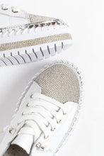 Laden Sie das Bild in den Galerie-Viewer, SNEAKERS AUS DIAMOND SILVER LEDER