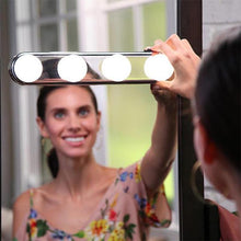 Laden Sie das Bild in den Galerie-Viewer, Tragbares Make-up LED Füllen Licht