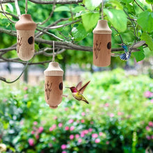 Laden Sie das Bild in den Galerie-Viewer, Hölzernes Kolibri-Haus - Geschenk für Naturliebhaber