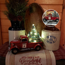 Laden Sie das Bild in den Galerie-Viewer, 🎄Weihnachtsverkauf🔥Roter Bauernhof-LKW Weihnachten Dekorationen
